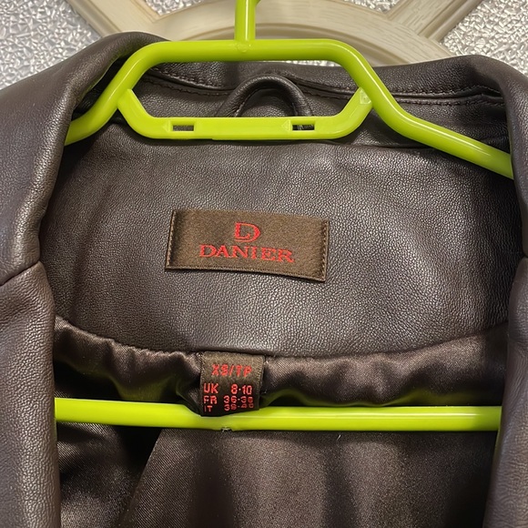 Danier leather modo style jacket. Rich brown colour. - Picture 7 of 8
